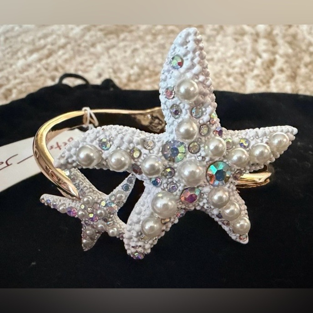 BETSEY JOHNSON AB Crystals & Faux Pearls Starfish Hinged Bangle Bracelet NEW NWT